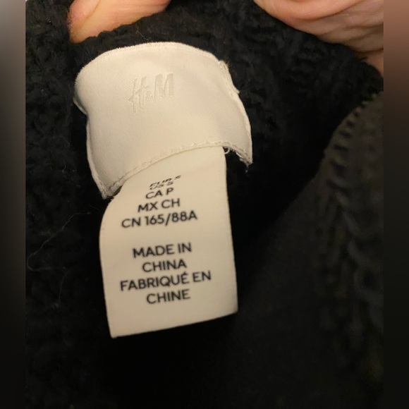 H&M Black and White Aztec Design Sweater size Small - Picture 3 of 3